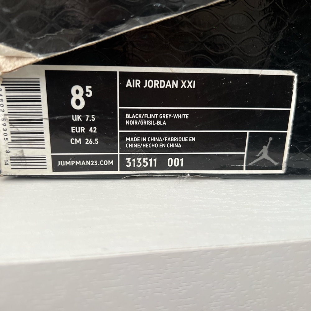 Jordan XX1 Men's Black and White Sneakers - Picture 2 of 5